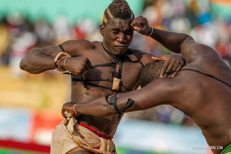 (SP)SENEGAL-DAKAR-TRADITIONAL WRESTLING-LE CHOC  