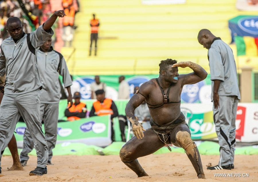 (SP)SENEGAL-DAKAR-TRADITIONAL WRESTLING-LE CHOC  