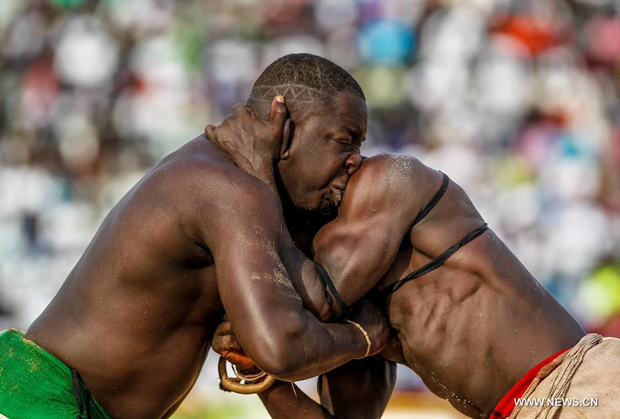 (SP)SENEGAL-DAKAR-TRADITIONAL WRESTLING-LE CHOC  