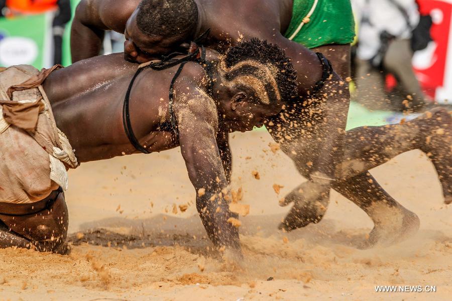 (SP)SENEGAL-DAKAR-TRADITIONAL WRESTLING-LE CHOC  