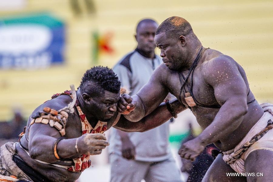 (SP)SENEGAL-DAKAR-TRADITIONAL WRESTLING-LE CHOC  