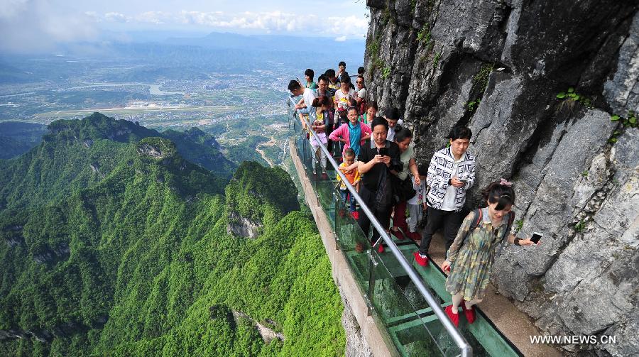 #CHINA-HUNAN-ZHANGJIAJIE-GLASS-ROAD ON CLIFF (CN)