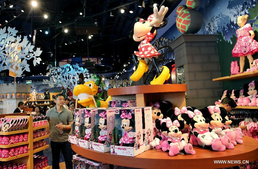 CHINA-SHANGHAI-DISNEY STORE-OPEN (CN)