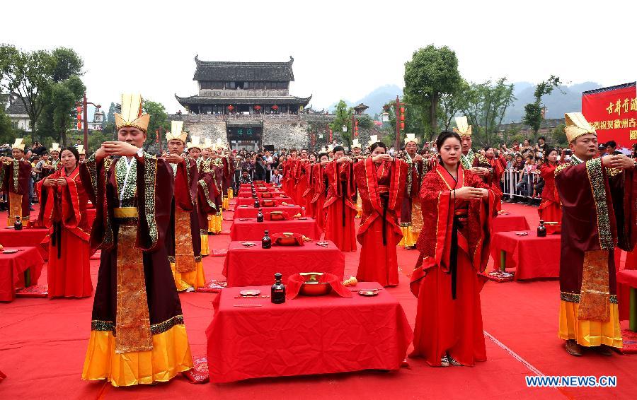 #（文化）（2）安徽黄山上演汉式集体婚礼