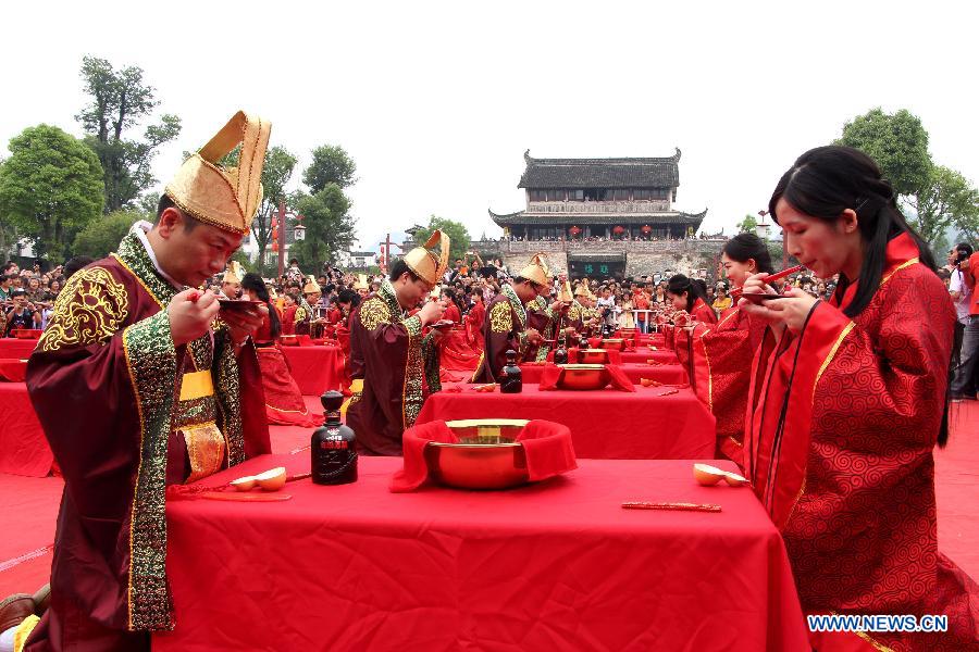 #（文化）（1）安徽黄山上演汉式集体婚礼