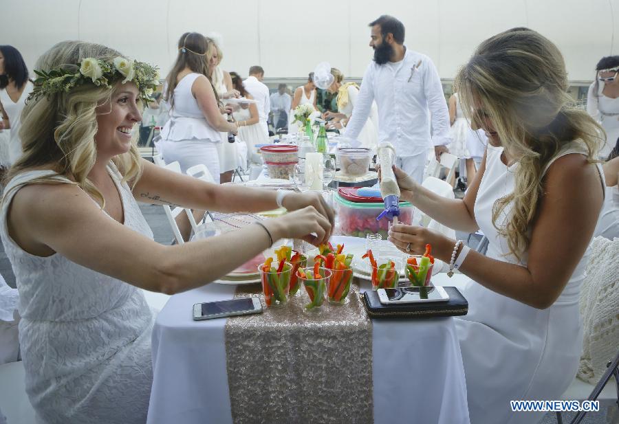 CANADA-VANCOUVER-DINER EN BLANC