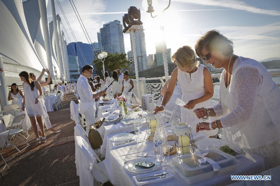 CANADA-VANCOUVER-DINER EN BLANC