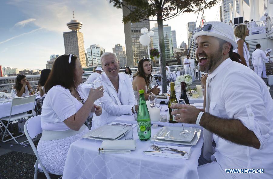 CANADA-VANCOUVER-DINER EN BLANC