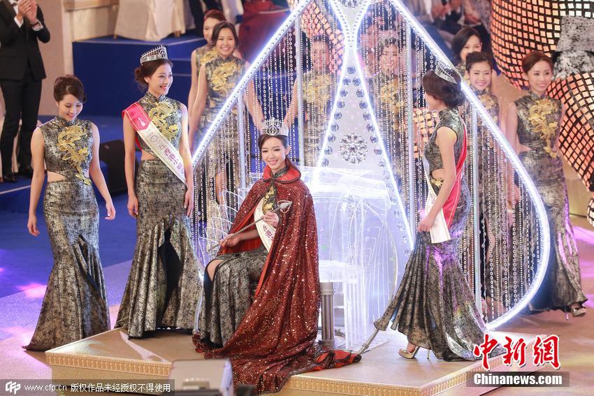 Louisa Mak, diplme en droit de Cambridge, est couronne Miss Hong Kong 2015