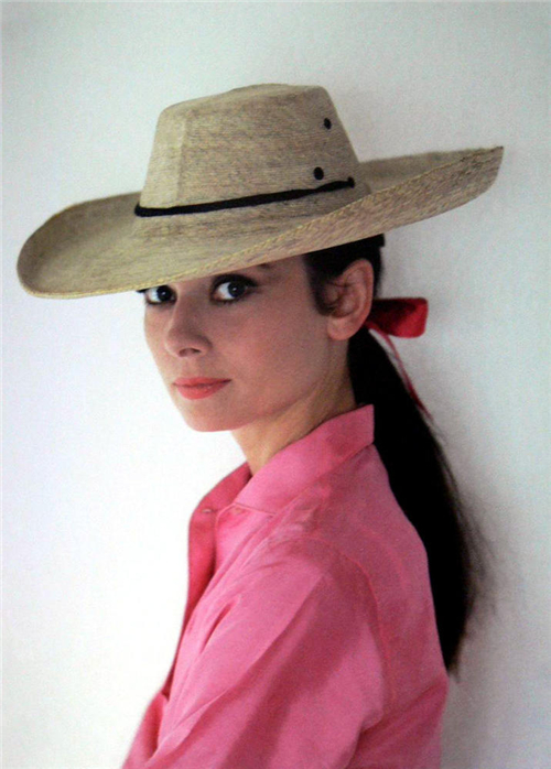 Audrey Hepburn et ses chapeaux 