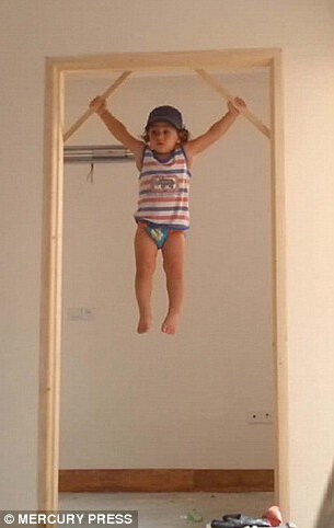 Voici Arat Hosseini, gymnaste de talent  seulement 2 ans