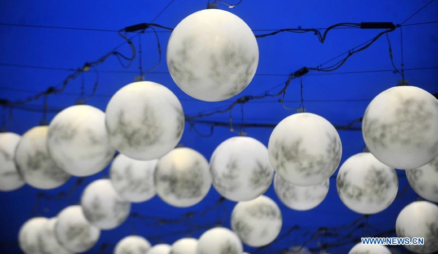 #CHINA-JIANGSU-YANGZHOU-MOON LANTERNS (CN)