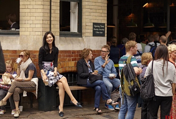 Le shooting de Liu Wen dans les rues de Londres pour Bazaar