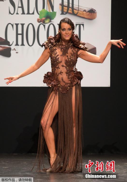 Que de robes apptissantes au dfile du Salon du chocolat de Paris 2015 !