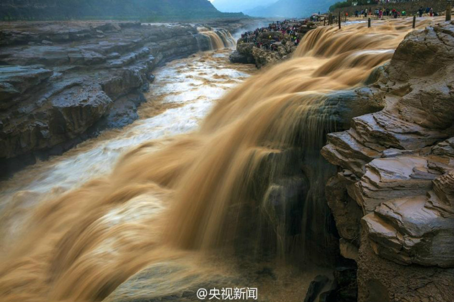 Depuis le dbut du mois de novembre, le xian de Yichuan, dans la province du Shaanxi (nord-ouest de la Chine) a connu de fortes prcipitations, soit trois ou quatre fois plus que lors des annes prcdentes. 