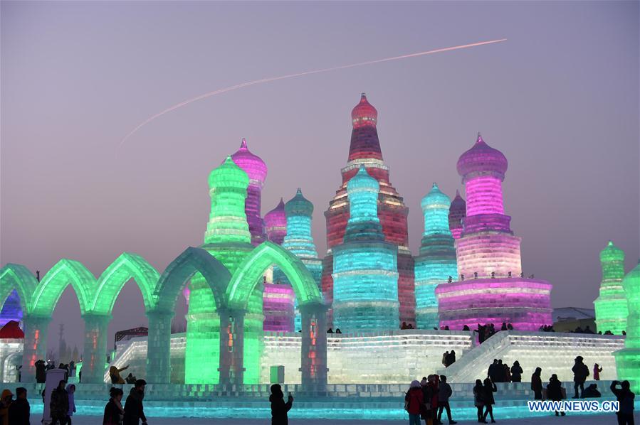 （社会）（1）第十七届哈尔滨冰雪大世界试开园