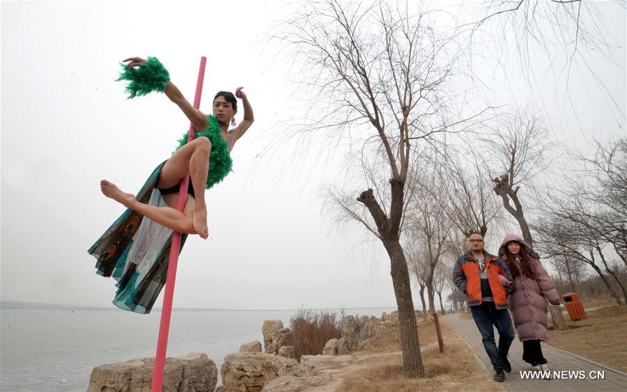 #CHINA-HEBEI-HANDAN-POLE DANCERS (CN)