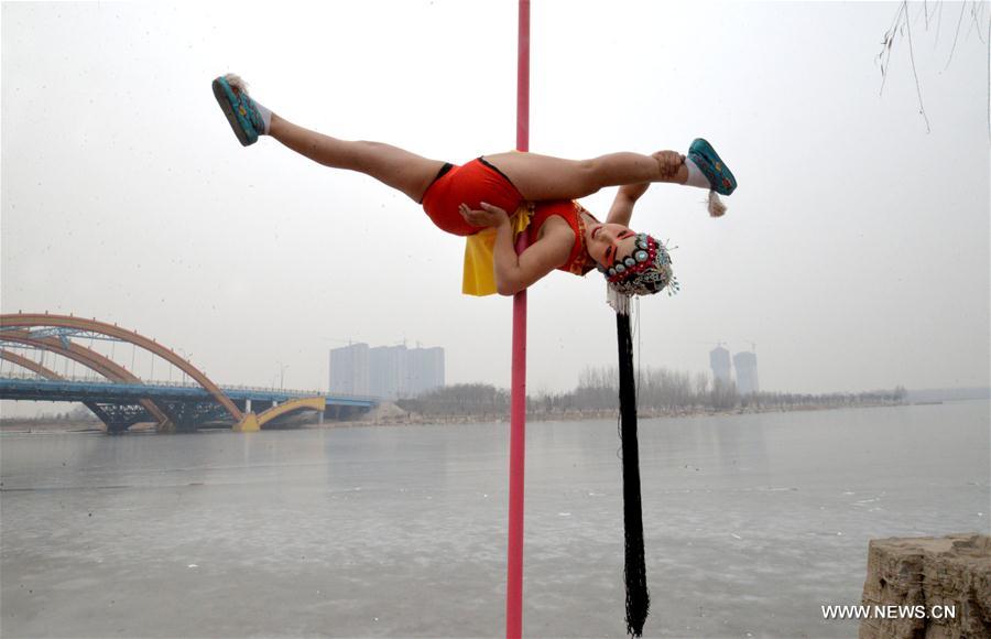 #CHINA-HEBEI-HANDAN-POLE DANCERS (CN)