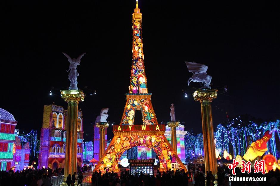 Nouvel An chinois : dans les alles du Festival des lanternes de Zigong
