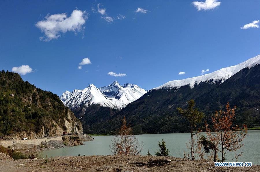 Paysage du lac Ranwu au Tibet 