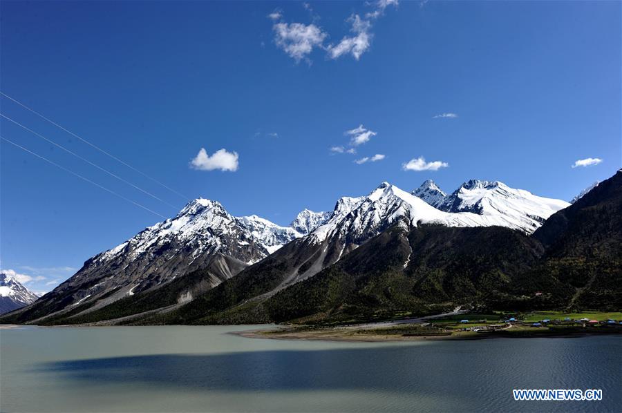 Paysage du lac Ranwu au Tibet