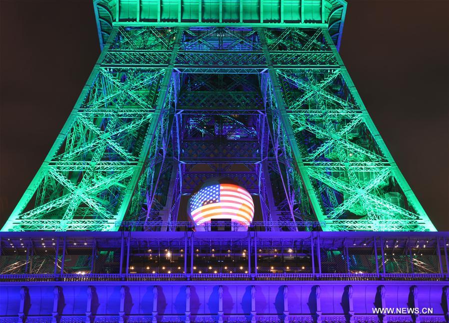 （国际）（3）埃菲尔铁塔亮灯悼念奥兰多枪击案遇难者