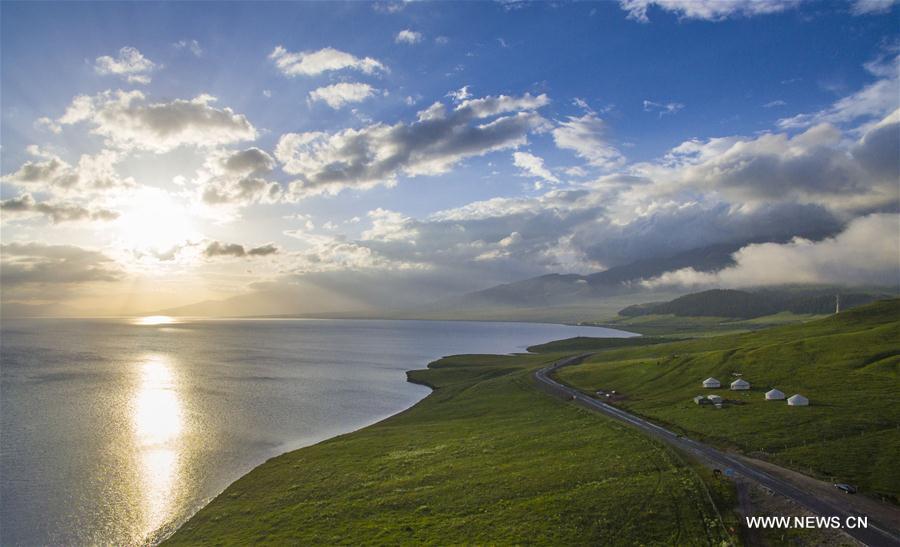 Paysages du lac Sayram au Xinjiang 