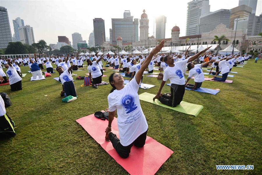 Malaisie : yoga collectif à Kuala Lumpur