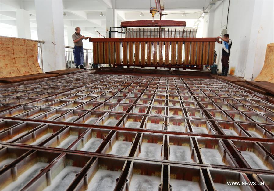 Chine : fabrication de glace pendant la canicule