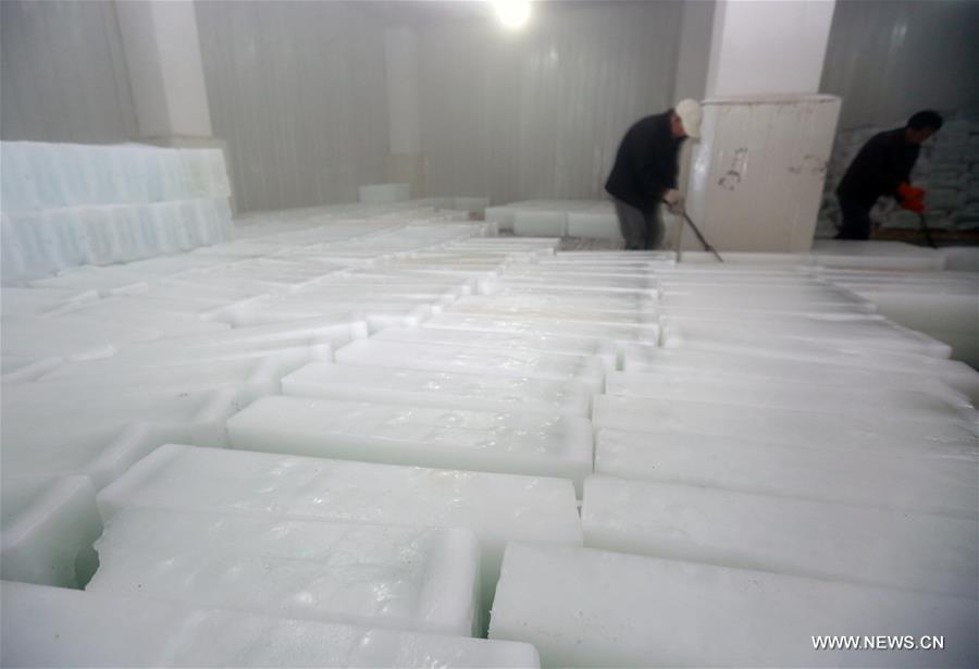 Chine : fabrication de glace pendant la canicule