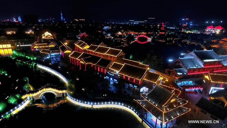 Vue de nuit de la ville de Kaifeng 