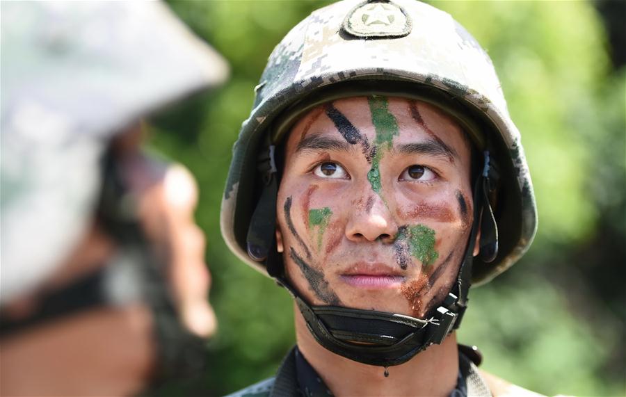 Entraînement de soldats chinois dans le sud du pays