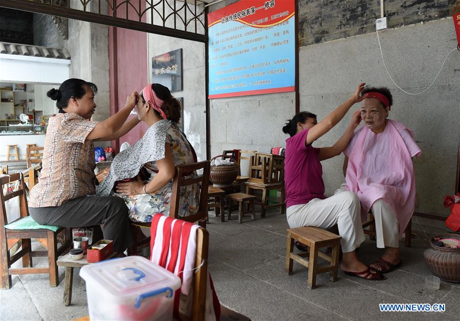 CHINA-NANNING-TRADITIONAL FACIALS(CN)