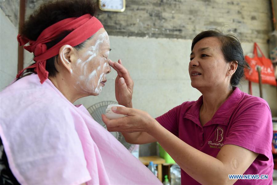 CHINA-NANNING-TRADITIONAL FACIALS(CN)