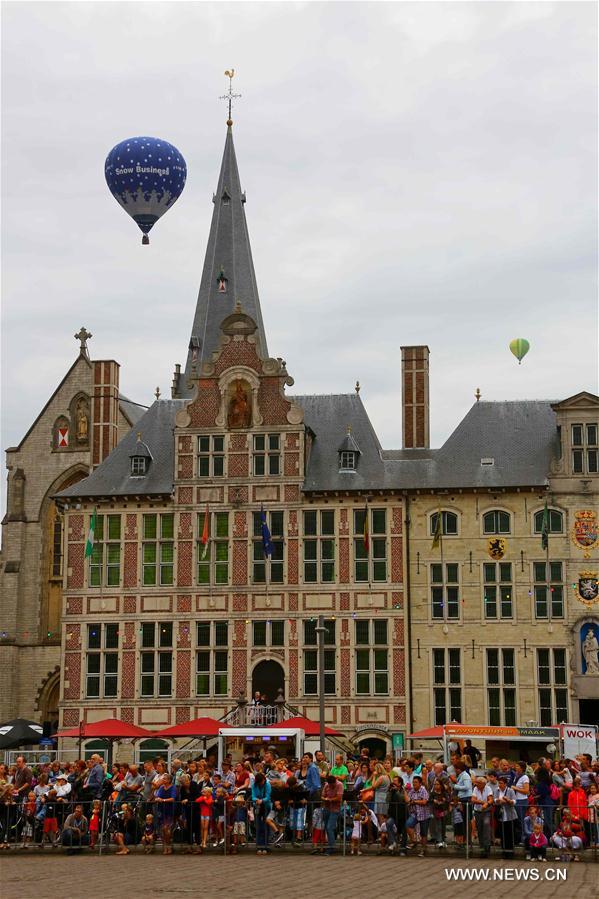 Fêtes de la paix à Saint-Nicolas en Belgique