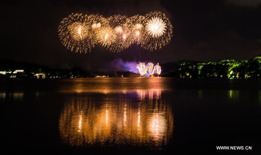 Sommet du G20 à Hangzhou : feux d'artifice au-dessus du lac de l'Ouest
