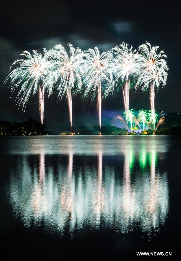 Sommet du G20 à Hangzhou : feux d'artifice au-dessus du lac de l'Ouest