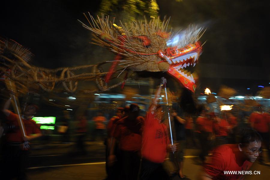 Danse du dragon à Singapour