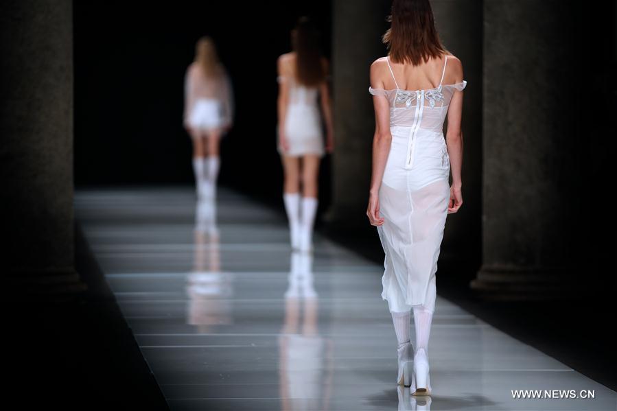 Italie : semaine de la mode de Milan (Francesco Scognamiglio) 