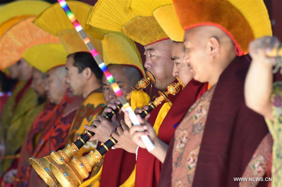 Chine : danse des Cham au Tibet