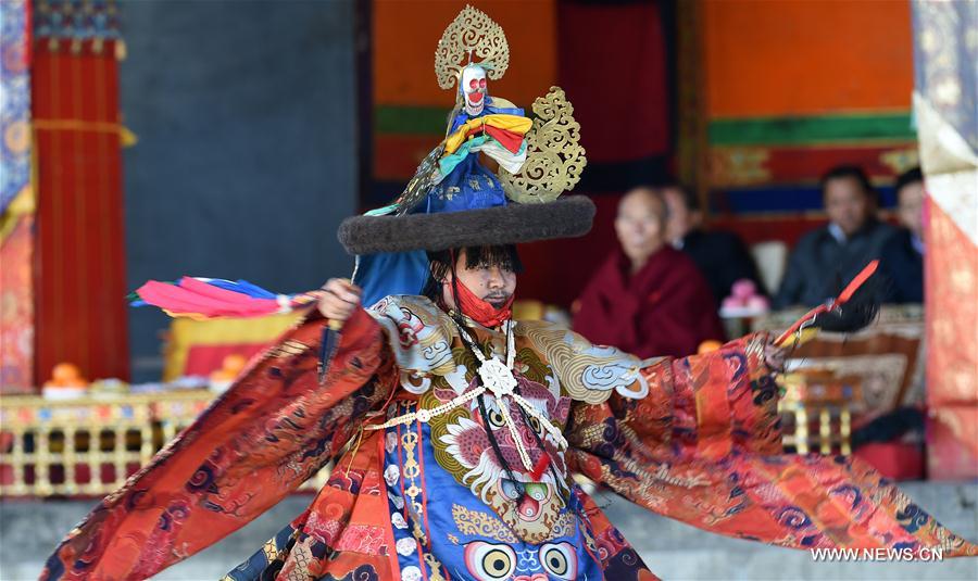 Chine : danse des Cham au Tibet