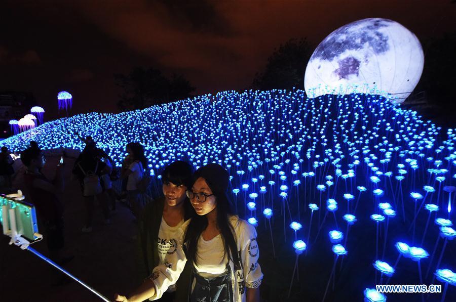 Chine : spectacle de lumières LED à Fuzhou