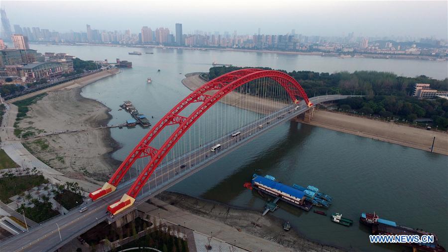 Chine : ponts dans la ville de Wuhan 