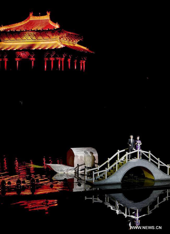 （晚报）（3）中国开封第34届菊花文化节开幕