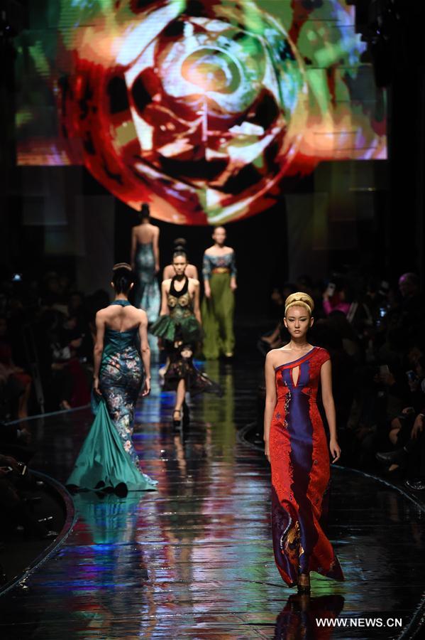 Défilé de mode durant l'Exposition sur les villes historiques et culturelles de Nanjing
