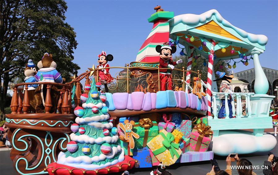 JAPAN-TOKYO-DISNEYLAND-XMAS PARADE