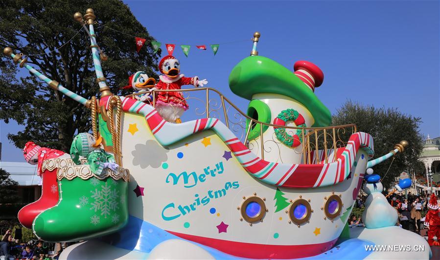 JAPAN-TOKYO-DISNEYLAND-XMAS PARADE