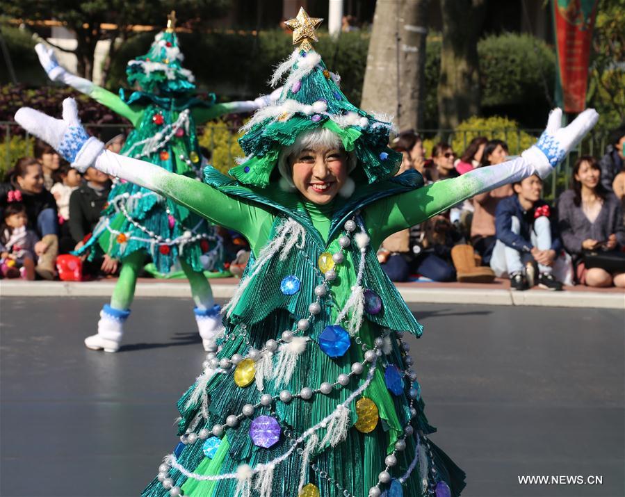 JAPAN-TOKYO-DISNEYLAND-XMAS PARADE