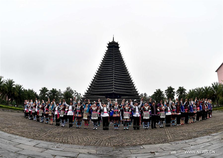 Chine : Grand choeur Kam de l'ethnie Dong 