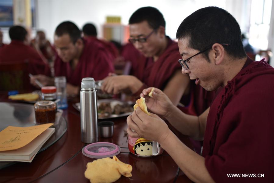 Chine : école de bouddhisme tibétain du Qinghai 